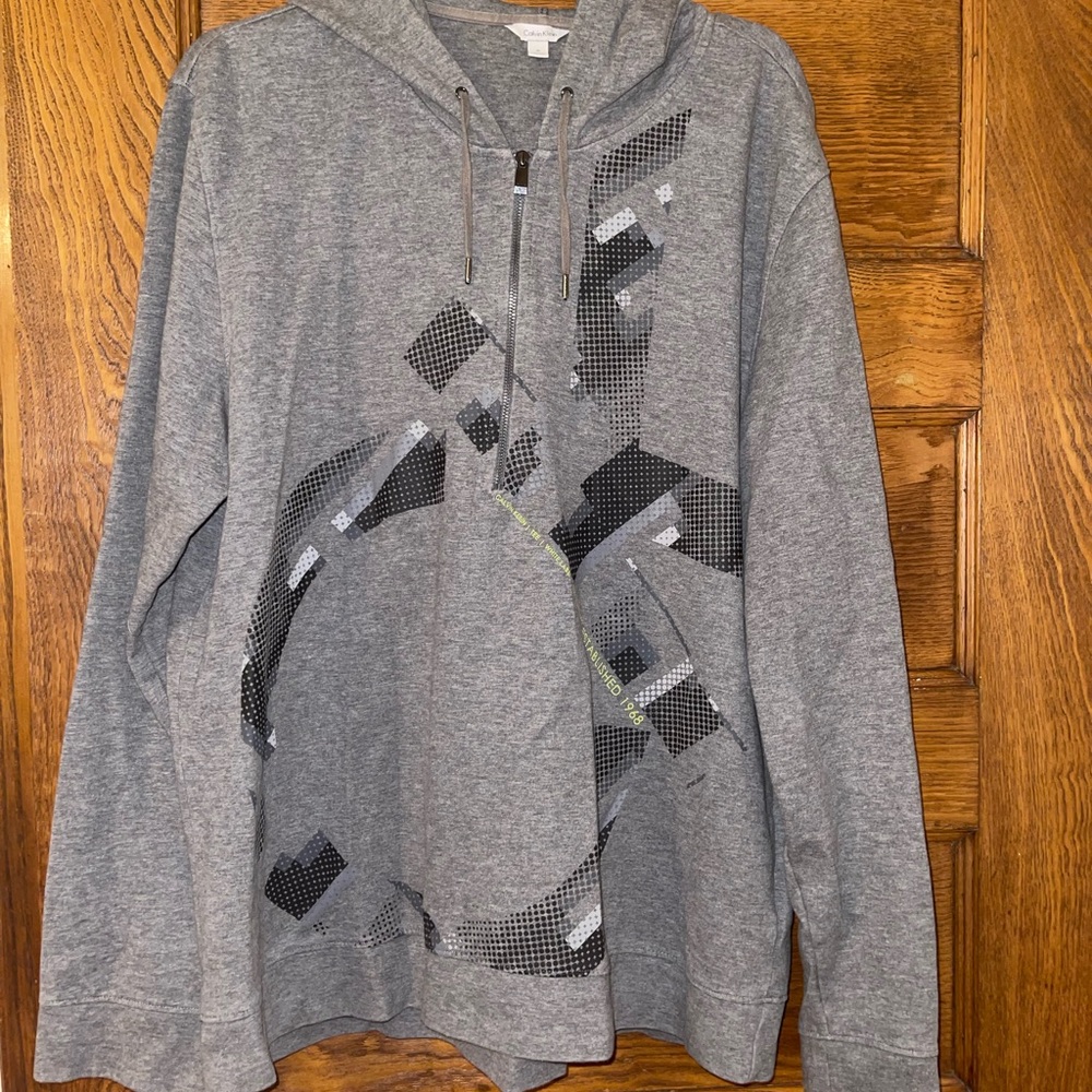 Calvin Klein hoodie. Doesn’t have pockets. Worn once.